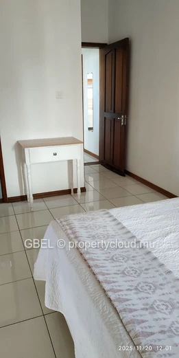 Appartement meublé 3ch/2sdb 90m² à Flic-en-Flac — salon et cuisine équipés