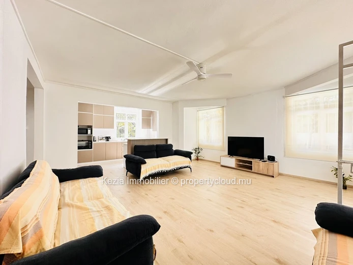 Une Grande Maison Familiale Avec Piscine À Calodyne