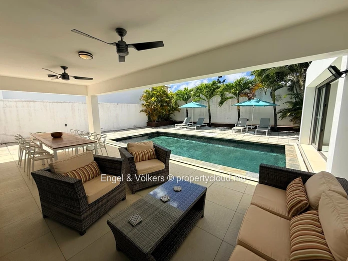 4 Bedroom Villa with Private Pool For Rent at Pereybere