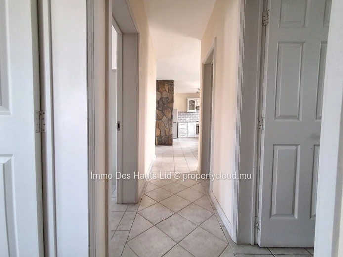 Appartement de 3 chambres meublé en vente curepipe 