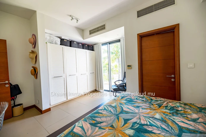 Élégant townhouse de 3 chambres avec rooftop vue mer dans un village entre mer et golf à Haute Rive – Ile Maurice