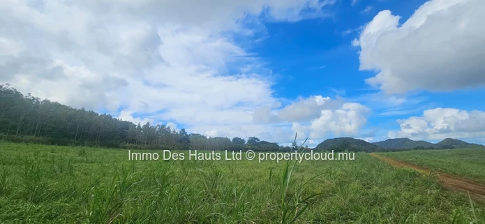 Agricultural land for Sale in Riche en Eau for ecological investment 