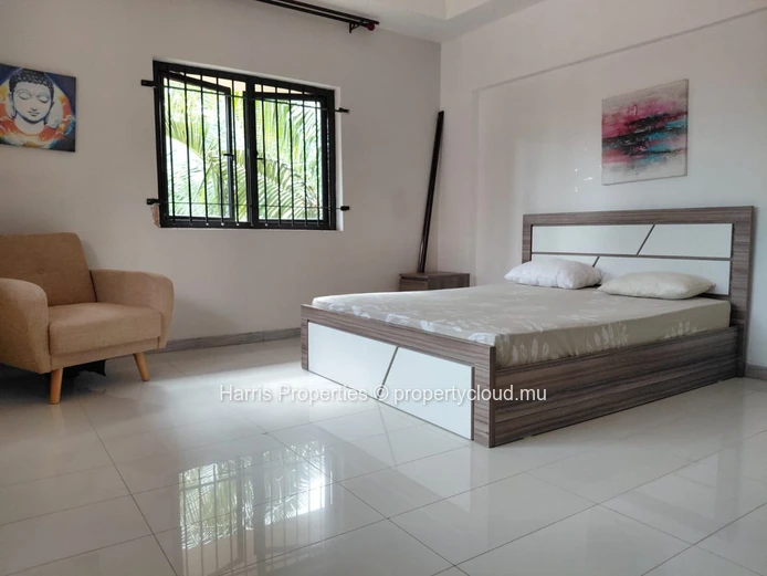 5-Bedroom Villa With Office For Rent – Bain Boeuf