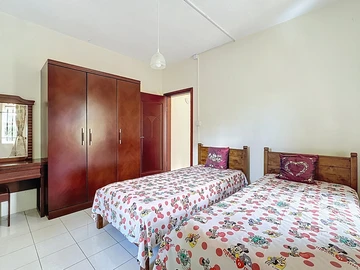 10 Bedroom House