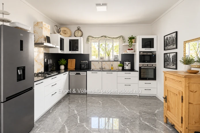 Detached 3-Bedroom Villa with Pool & Private Rooftop in Calodyne