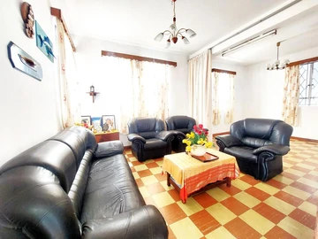 6 Bedroom House