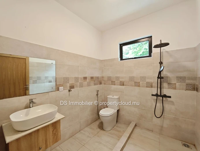 Bungalow For Rent In Grand Baie - North