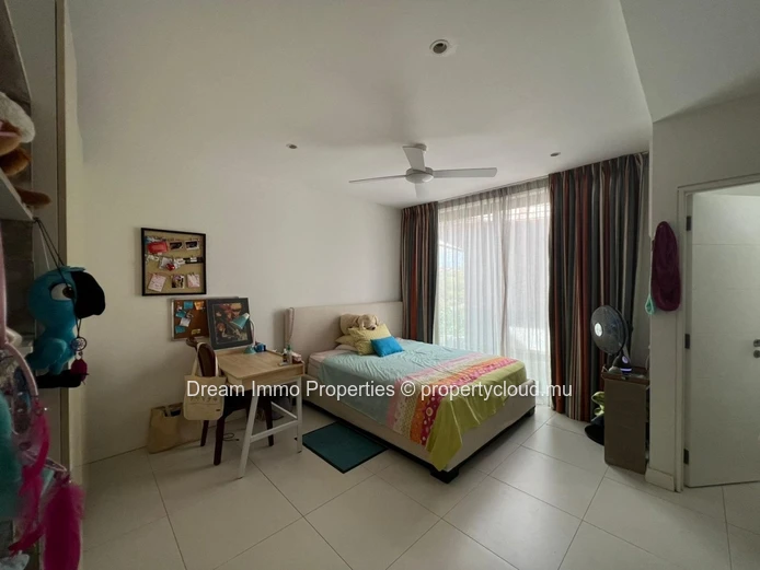 Belle Villa Triplex En Revente A La Balise Marina A Riviere Noire - Ile Maurice