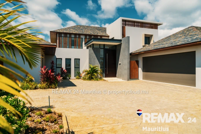 5-Bedroom Villa | Mont Choisy, Grand Baie Exclusive golf-front villa in a prestigious estate on the