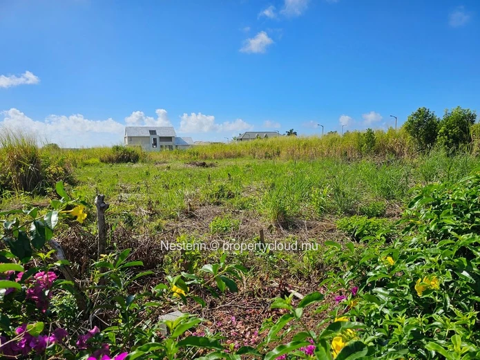 780.7 m² / 18.5 perches plot in secure gated estate