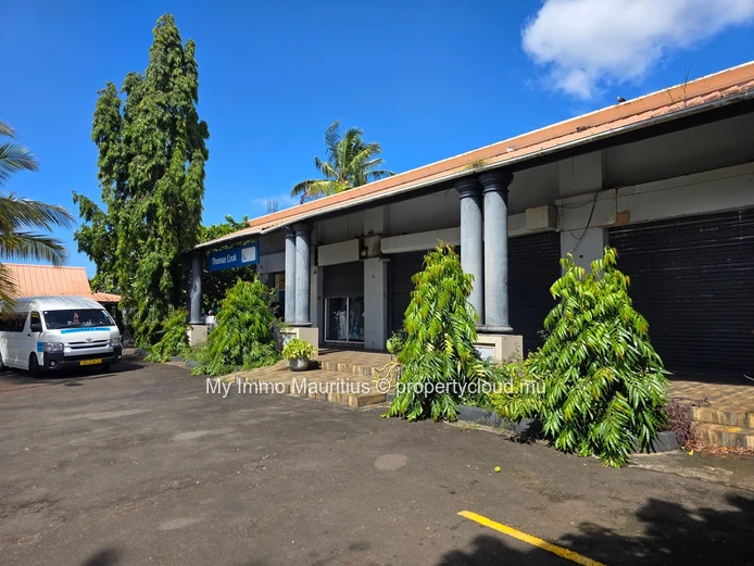 LOCAL COMMERCIAL À LOUER 1200 m2– ARSENAL