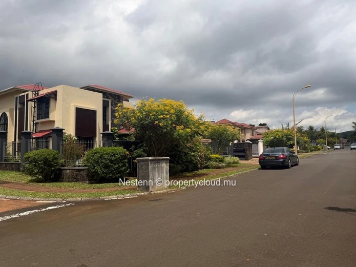 Parcel of land in a high-end, secure estate where lifestyle, comfort, and long-term value meet.