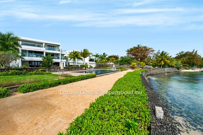 Pereybere – Exceptional Beachfront Penthouse