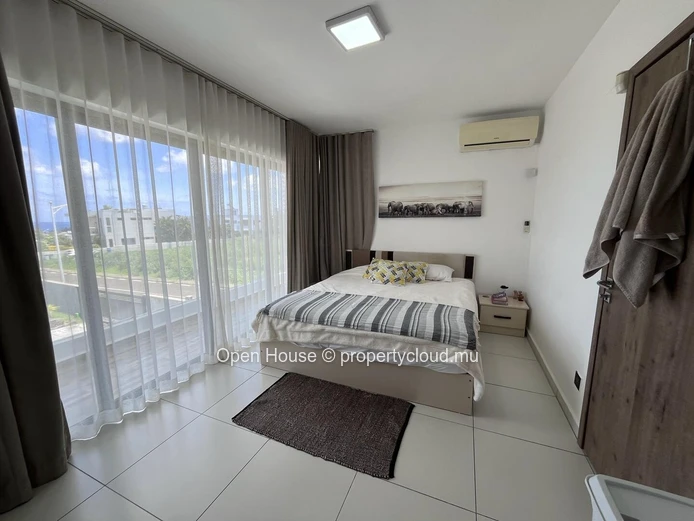 Duplex for rent in Flic en Flac, 3 bedrooms, private pool.