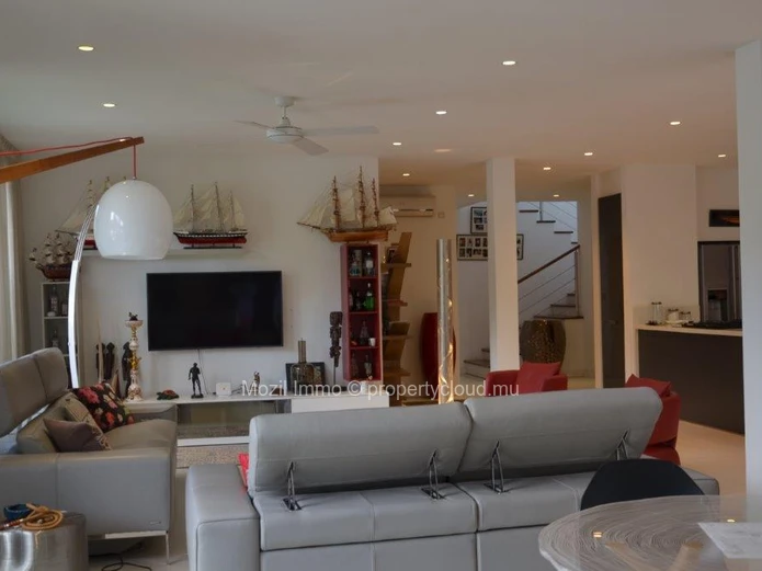 Duplex Villa with 5 en-suite bedrooms, in a Marina, Black River