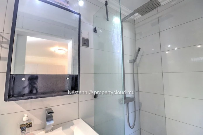 Appartement de 3 chambres récemment rénové à louer à Pointe aux Canonniers
