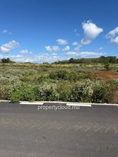 For Sale – 275 m² Residential Plot – Route de La Salette, at the Gateway to Grand Baie