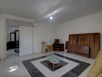 6 Bedroom House