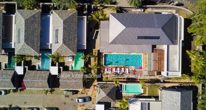 Villa PDS à vendre, Tamarin, 364m² habitables, terrain 669m², 3 chambres, piscine privée, accès mer, proche écoles