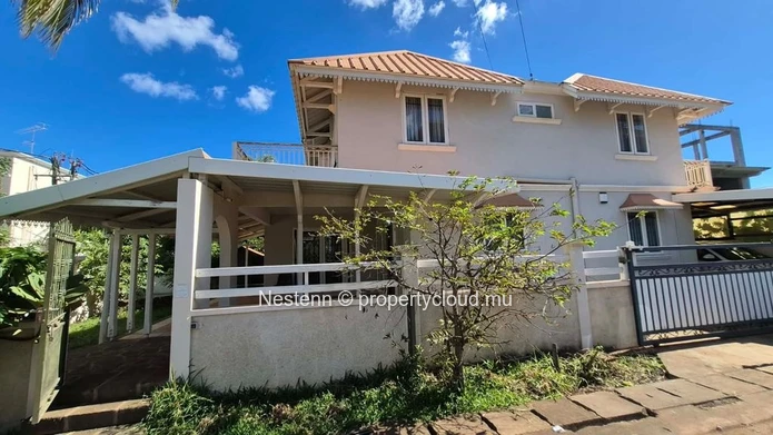 Spacious 5-Bedroom Private House for Rent in Flic en Flac – Just 3 Minutes from the Beach