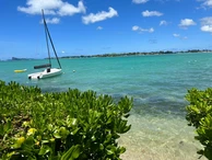 Superb waterfront apartment, Pointe aux Canonniers