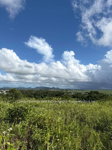 Terrain agricole 3,63 ha à Espérance — Sentier et vue montagne