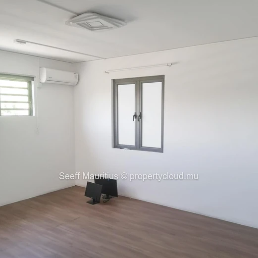 Premium 65m² Versatile Office Suite – Prime 1st Floor Location