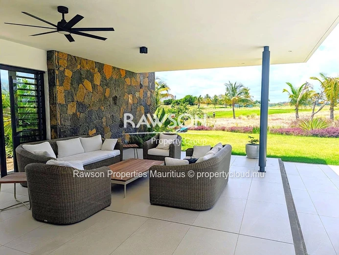 Villa Contemporaine De 4 Chambres Avec Vue Sur Le Golf À Vendre À Azuri | Roches Noires | €