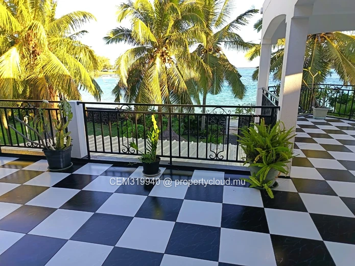 Beachfront Bungalow for Rent – Blue Bay, Mahébourg