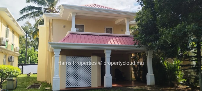 Beachfront house for sale in a secure residence in Calodyne