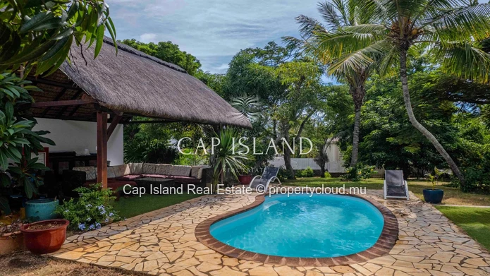Maison coloniale sur un terrain de 3400m2 proche plage