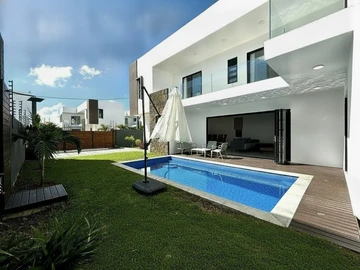 4 Bedroom Villa