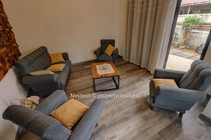 Charmante maison au rez-de-chaussée avec espace jardin – Proche du pont SAJ