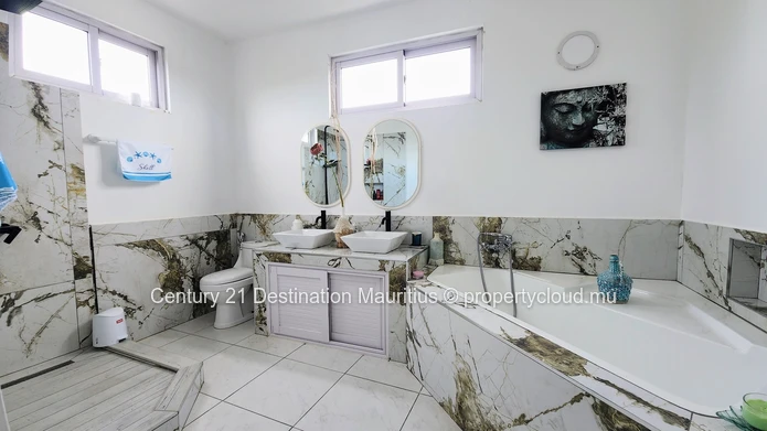 6 Bedroom Villa with Rental Income Potential in Cap Malheureux