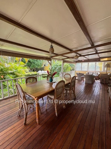 SPACIOUS FAMILY RESIDENCE WITH INDEPENDENT STUDIO & EXTENSIVE OUTBUILDINGS Pereybere Grand Baie.