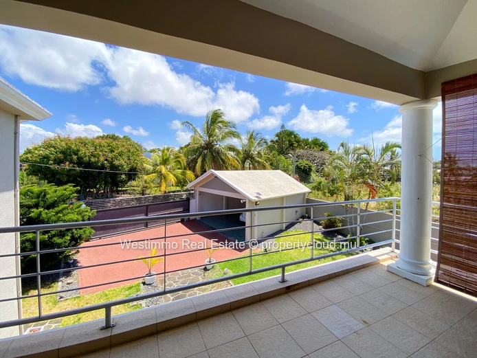 Appartement meublé de 3 chambres avec terrasse à louer à Grand Gaube, île Maurice