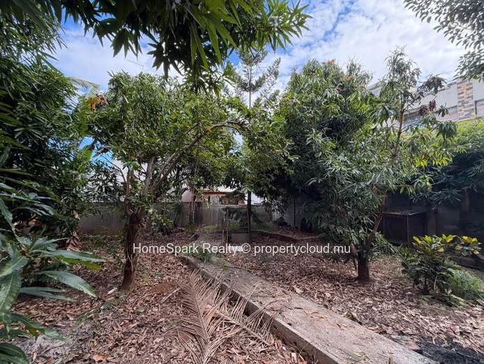 Spacious Multi-Level House for Sale – Morcellement Anna, Flic en Flac