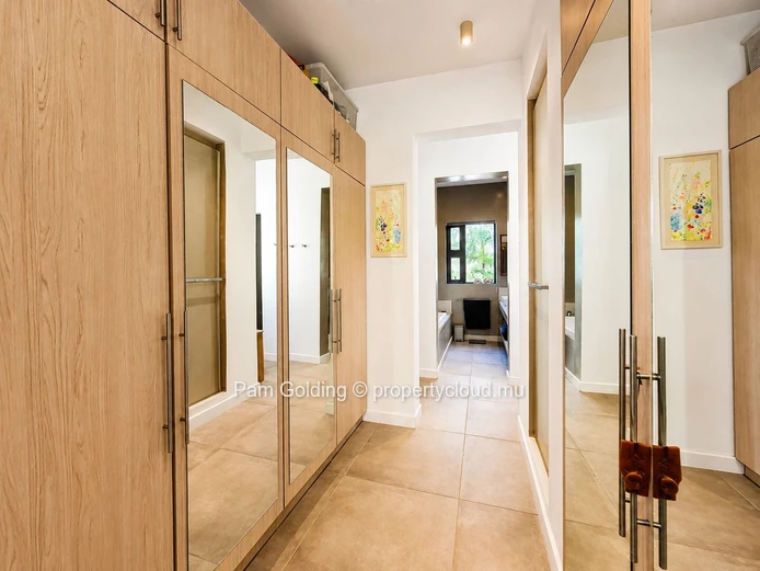 Appartement de luxe en rez-de-jardin de 4 chambres à vendre | Marine Residences, Pointe aux Canonniers (Mandat exclusif)