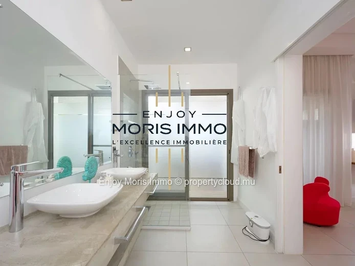 Superbe Villa Moderne avec Piscine – À vendre  à Cap Malheureux