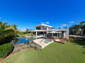 5 Bedroom Villa