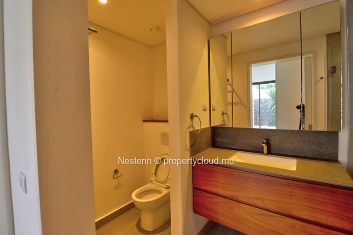 Magnificent 3-bedroom duplex with private pool and sea view.