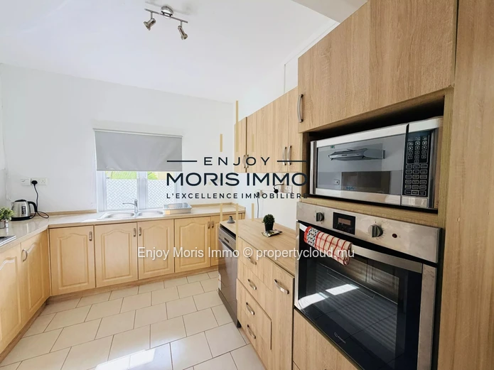Appartement meublé 3 chambres à louer à Grand Baie – Île Maurice | 150 m² | Jardin privatif | Location longue durée