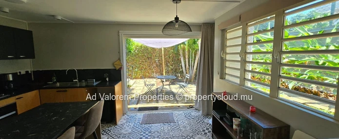 For Sale – Elegant architect-designed villa of 200 m² in Albion