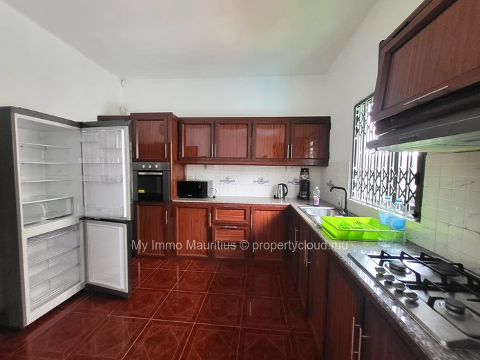 Villa of 3 apartments 300 meters from the sea