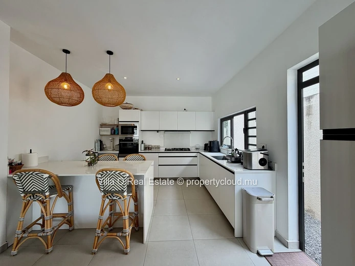 So lovely, this charming home stands out for its exquisite interior design, its lovely landscaped garden, and its Bom...