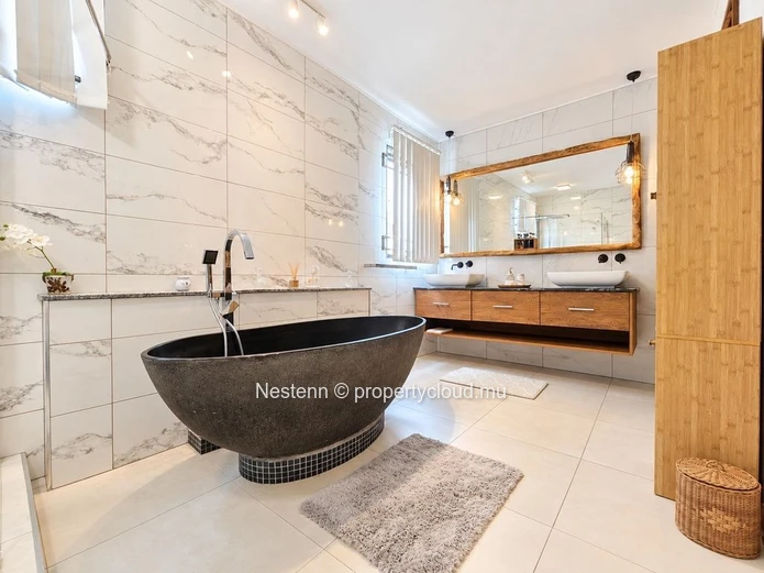 Élégante villa de 3 chambres avec piscine à débordement 