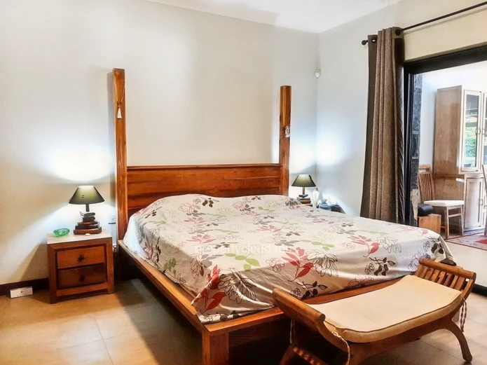 Rivière-Noire à vendre confortable villa de 4 chambres à coucher, située dans un domaine résidentiel sécurisé.