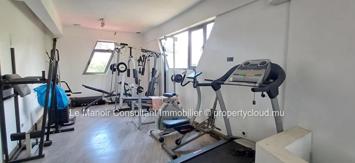 Villa d’Exception Pieds dans l’Eau avec 2 piscines, Accès Direct à la Mer, Business Locatif Actif et Vue Panoramique