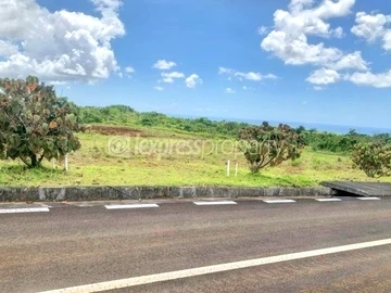 1777m² Residential Land in Bois Sec with Sea View, Tennis Court & Near Golf Course