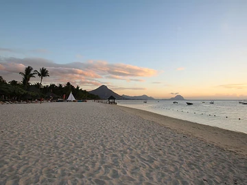 Incredible 4 bedroom villa with direct beach access